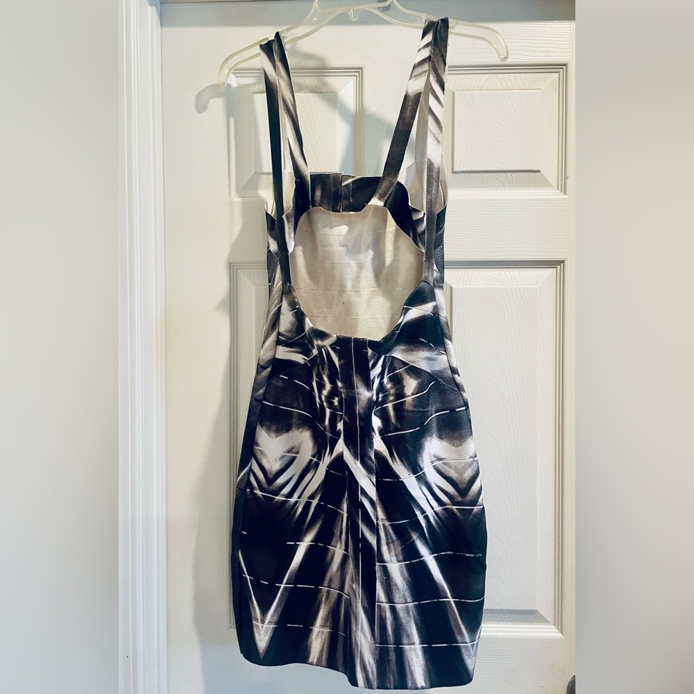 Bebe Bandage Vertigo Print Dress - Picture 5 of 5